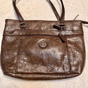 Giani Bernini Floral Embossed Chocolate Brown Leather Shoulder Bag. NWOT Country